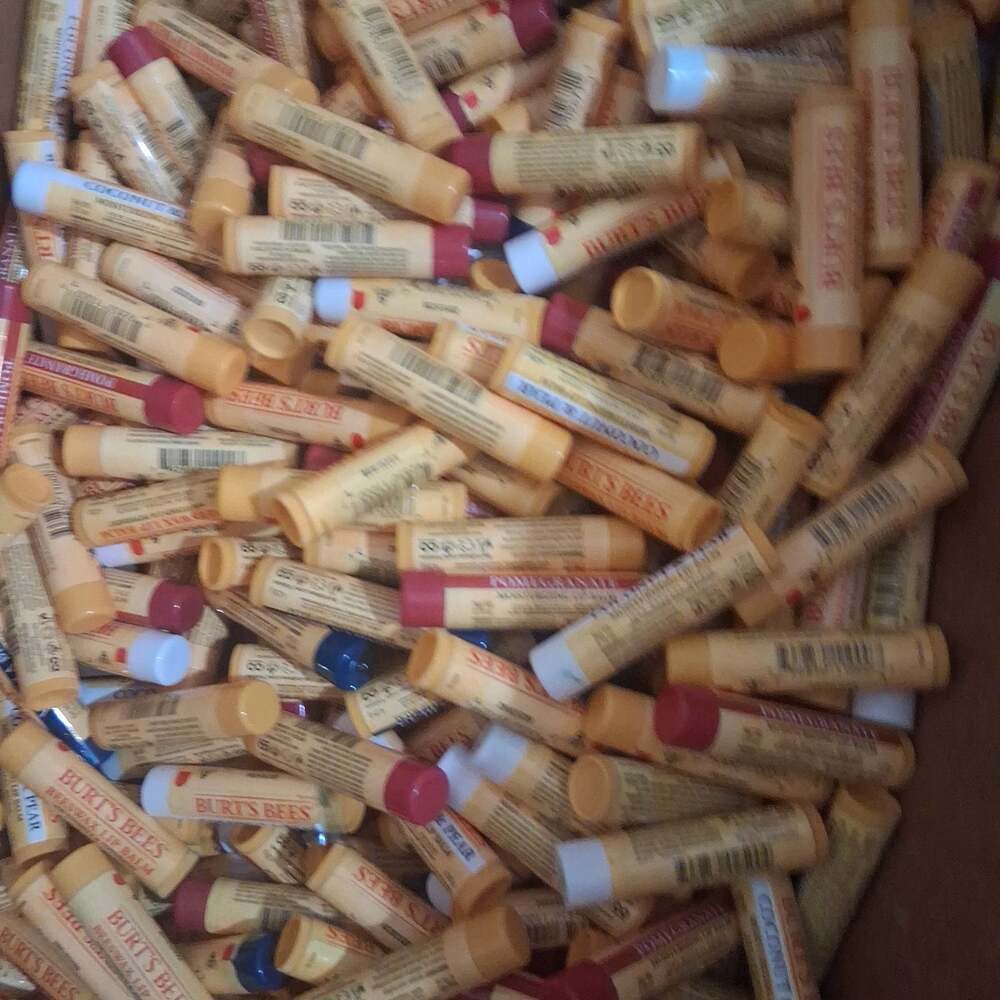 50 pieces lot Burt's Bees Lip balm various flavors single tubes